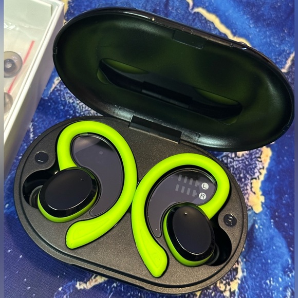 New - Wireless Earbuds Bluetooth 5.3 Headphones Over Ear
Waterproof Earphones - Picture 4 of 14